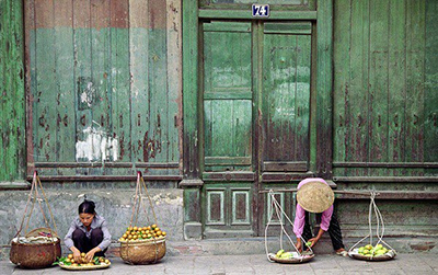 Giữa chốn Hà Thành phồn hoa, ta vẫn bắt gặp những gánh hàng rong mộc mạc